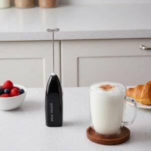 Mini Mixer Elétrico Misturador e Batedor de Bebidas, Portátil com Haste em Inox, Ideal para Fazer Espuma de Leite, Cappuccino, Café, Shakes e Drinks, Acessório Essencial de Cozinha. (preto)