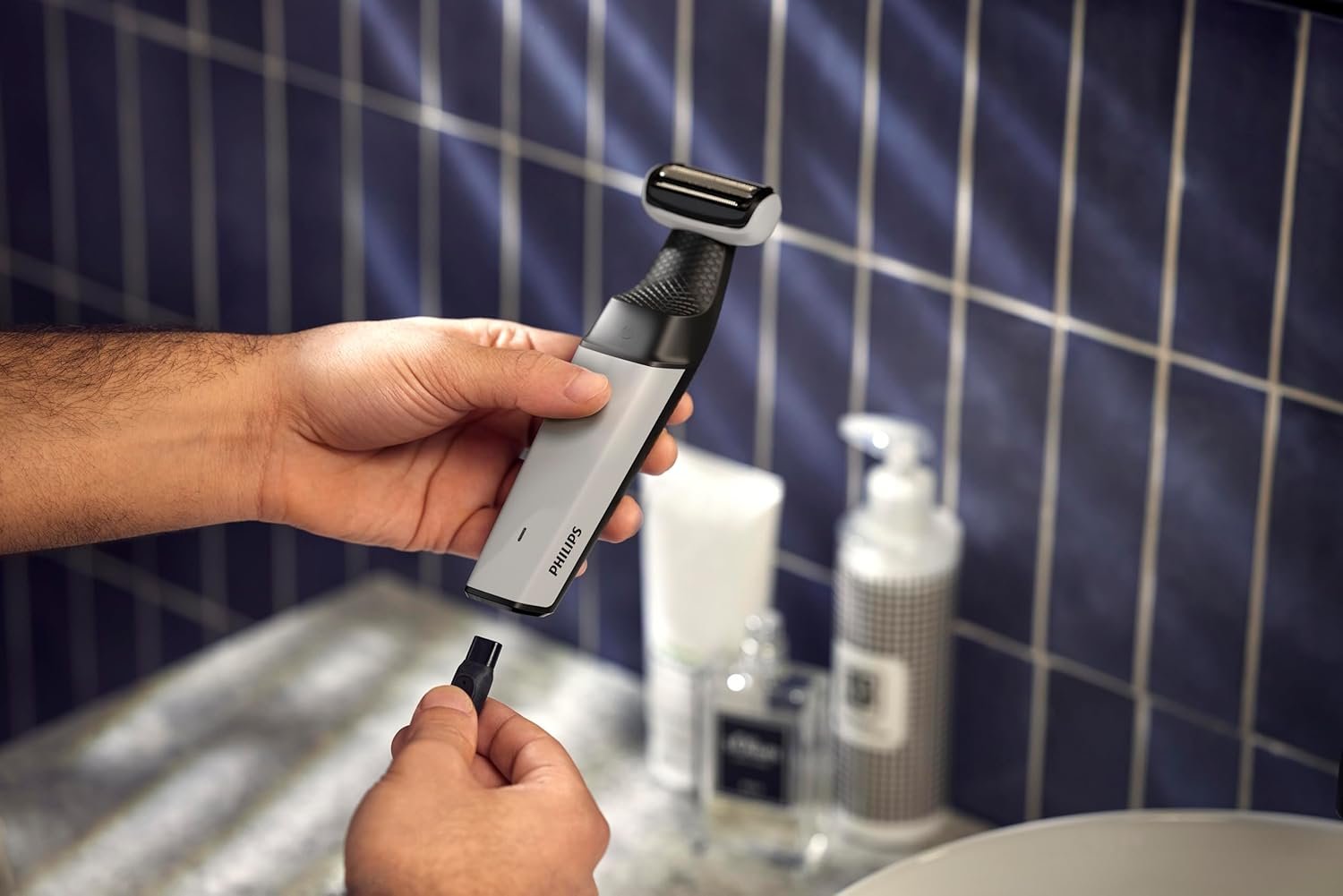 Aparador e Raspador de Pelos para o Corpo Philips Bodygroom BG3007/01 Uso Seco e Molhado, à Prova d’água - Bivolt - Imagem 2