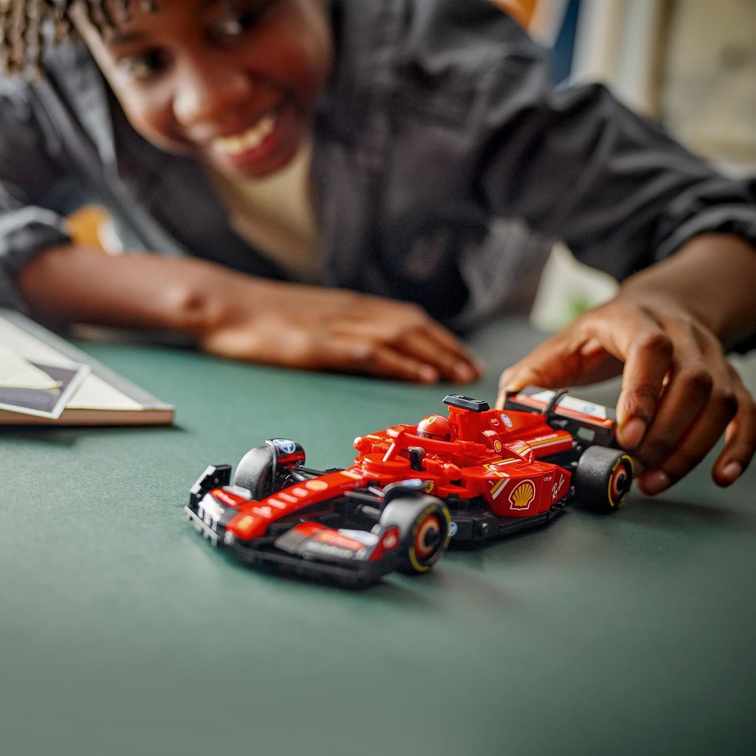 LEGO Speed Champions Carro de Corrida Ferrari SF-24 F1® 77242 - Imagem 3