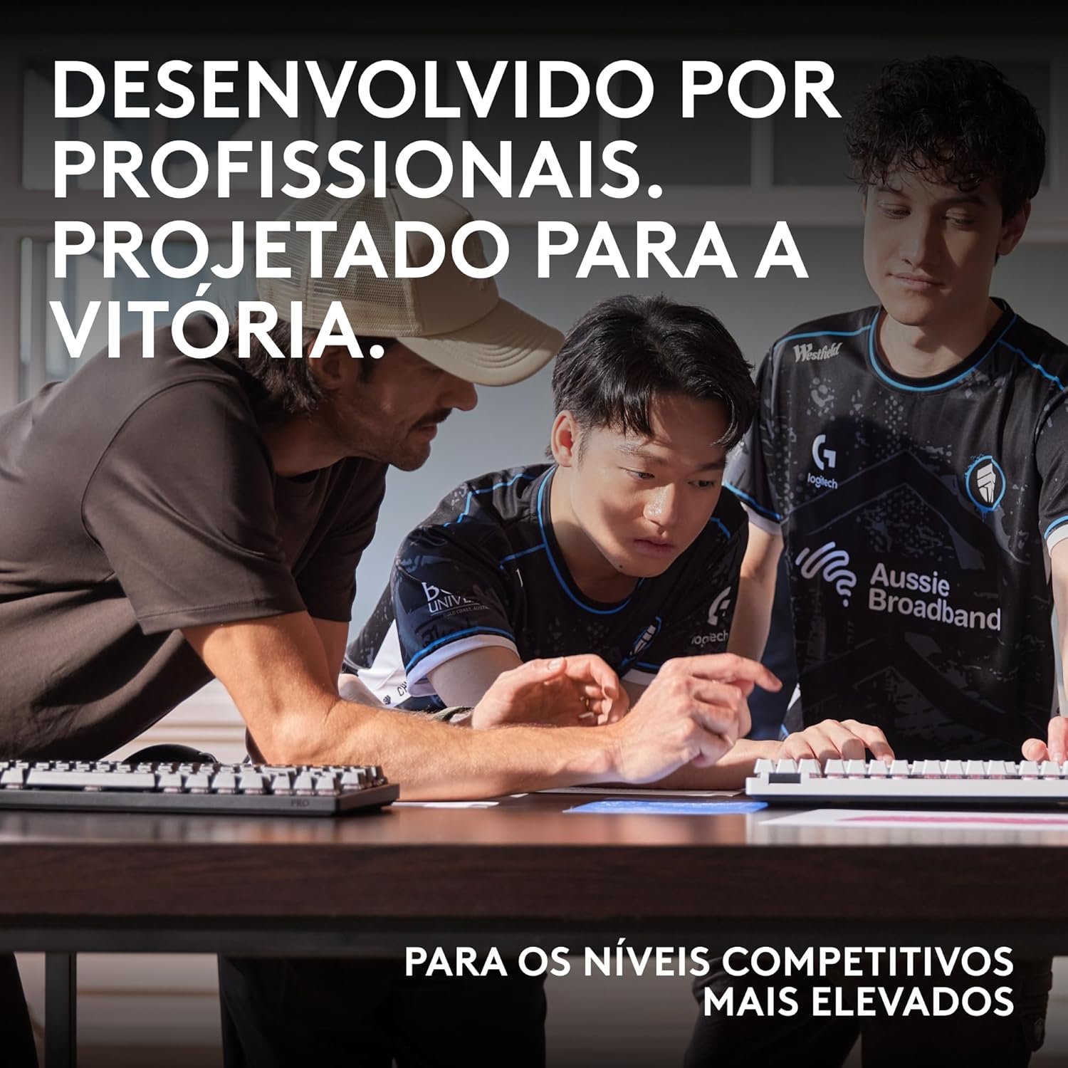 Teclado Mecânico Gamer Sem Fio Logitech G PRO X 60 LIGHTSPEED com Design Ultra Compacto TKL 60%, Switch Óptico GX Tactile, RGB LIGHTSYNC, Conexão Bluetooth ou USB, Compatível com Windows - Preto - Imagem 3