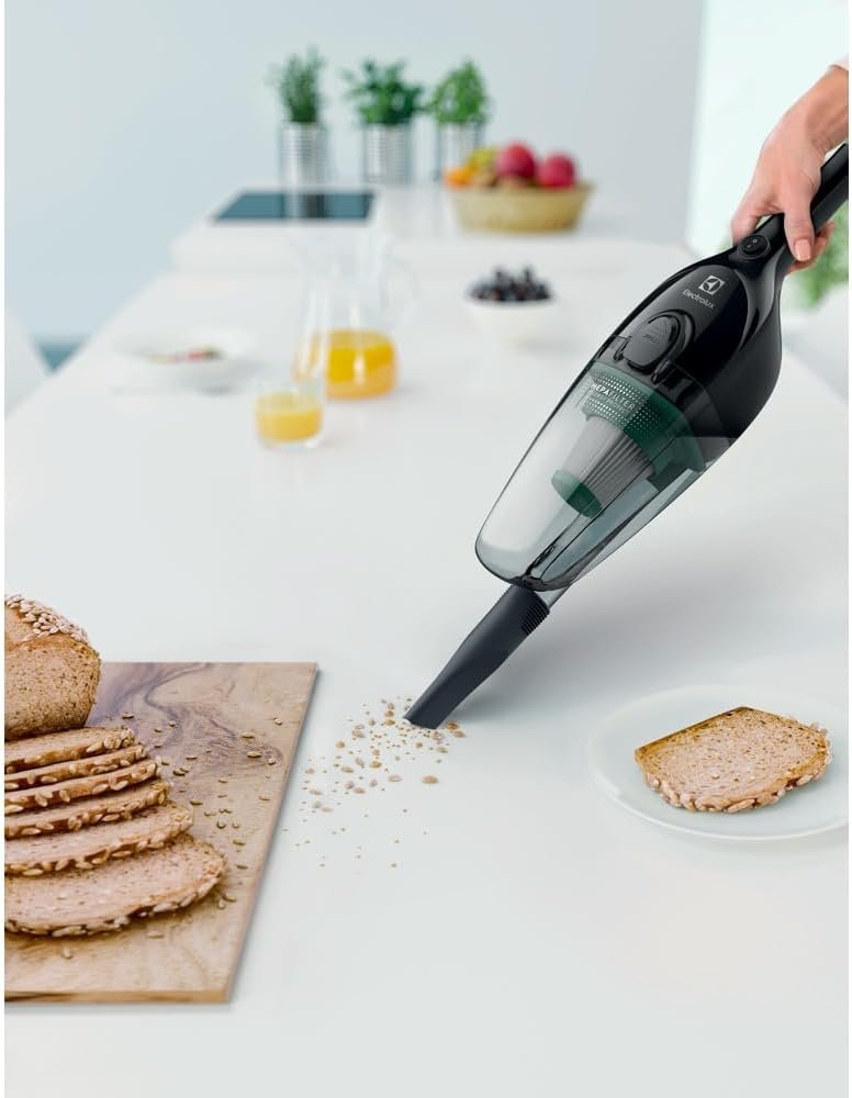 Aspirador pó vertical com fio portátil de mão 2 em 1 1100W cabo 5m capacidade 1,2L filtro HEPA Electrolux STK12 preto 127v - Imagem 7