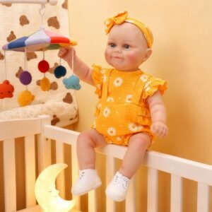 Boneca Bebe Reborn Menina de Silicone Realista Pintado Presente da Menina Pode dar Banho (Vestido Amarelo 48cm)