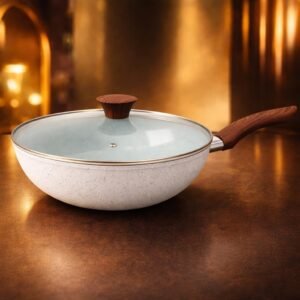 Frigideira Wok Lecce com Indução e Revestimento Cerâmico e Tampa de Vidro Funda Antiaderente com Tampa, 28 cm 4.3 Litros, Alumínio 2.3 mm Cabo Baquelite Antitérmico Livre de PFOA (Branco)