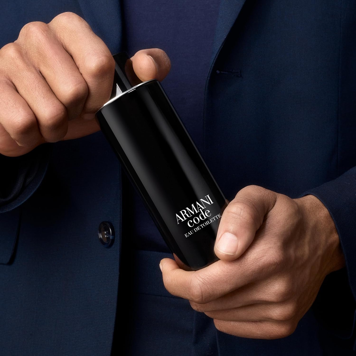 Armani Beauty, Armani Code Eau de Toilette, Giorgio Armani, Perfume Masculino Refilável, Fragrância Oriental Amadeirada com Notas de Tangerina Verde, Lavanda, Fava Tonka e Cedro - Imagem 4