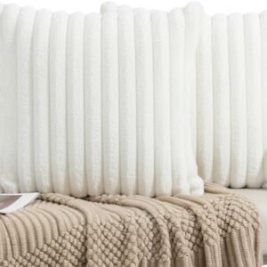 Capa de Almofada, Kit com 2 Capas Decorativas em Pelúcia, Luxuoso, Toque Suave, Desenhos em Relevo, Sala Organizada – Casa e Decoração (Branco)
